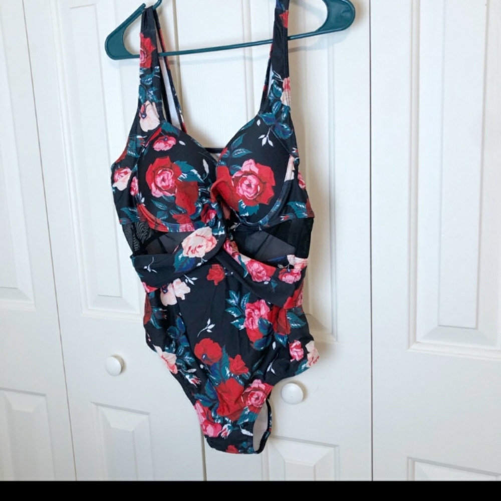 Shein One-Piece Underwire Swimsuit Size 1X
